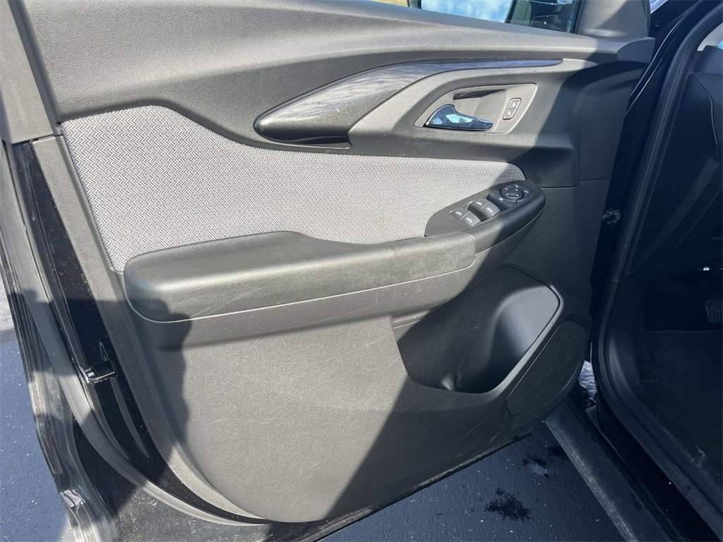 Certified 2022 Chevrolet TrailBlazer LT w/ Driver Confidence Package image 20