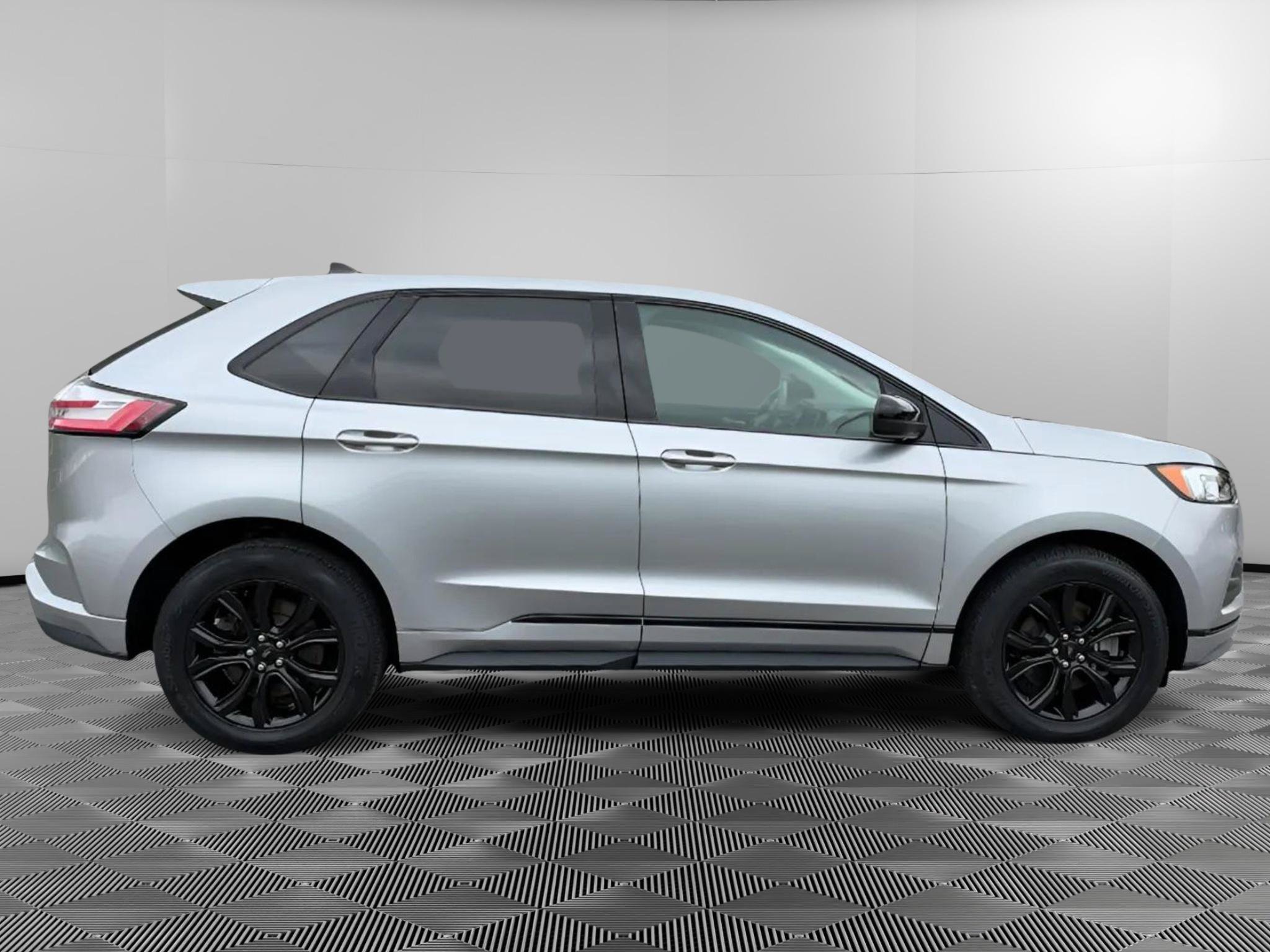 Used 2023 Ford Edge SE w/ Black Appearance Package AWD/4WD image 6