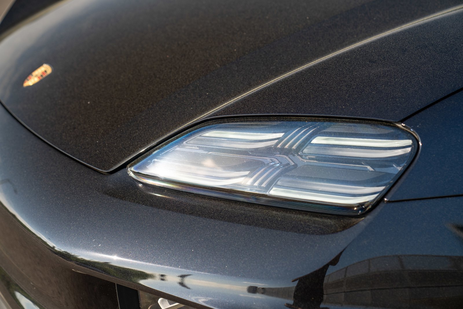 Certified 2025 Porsche Macan 4 Electric AWD/4WD image 30