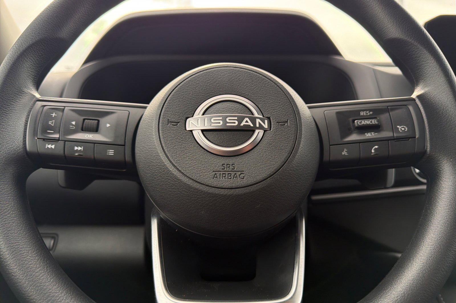 Used 2025 Nissan Pathfinder S image 23