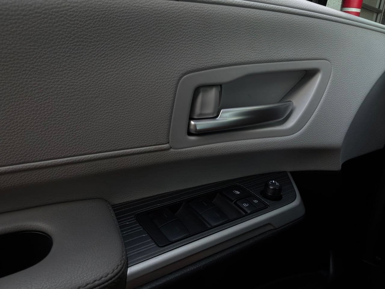 Used 2026 Toyota Sienna XLE FWD image 26