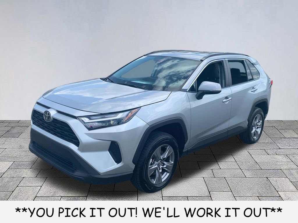 Used 2025 Toyota RAV4 XLE AWD/4WD image 3