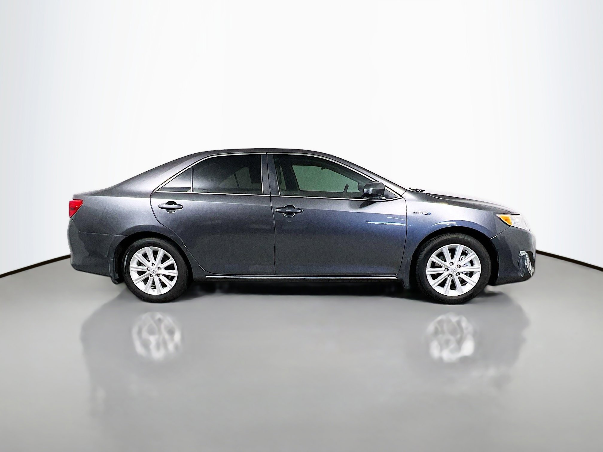 Used 2014 Toyota Camry XLE w/ Leather Package FWD image 3