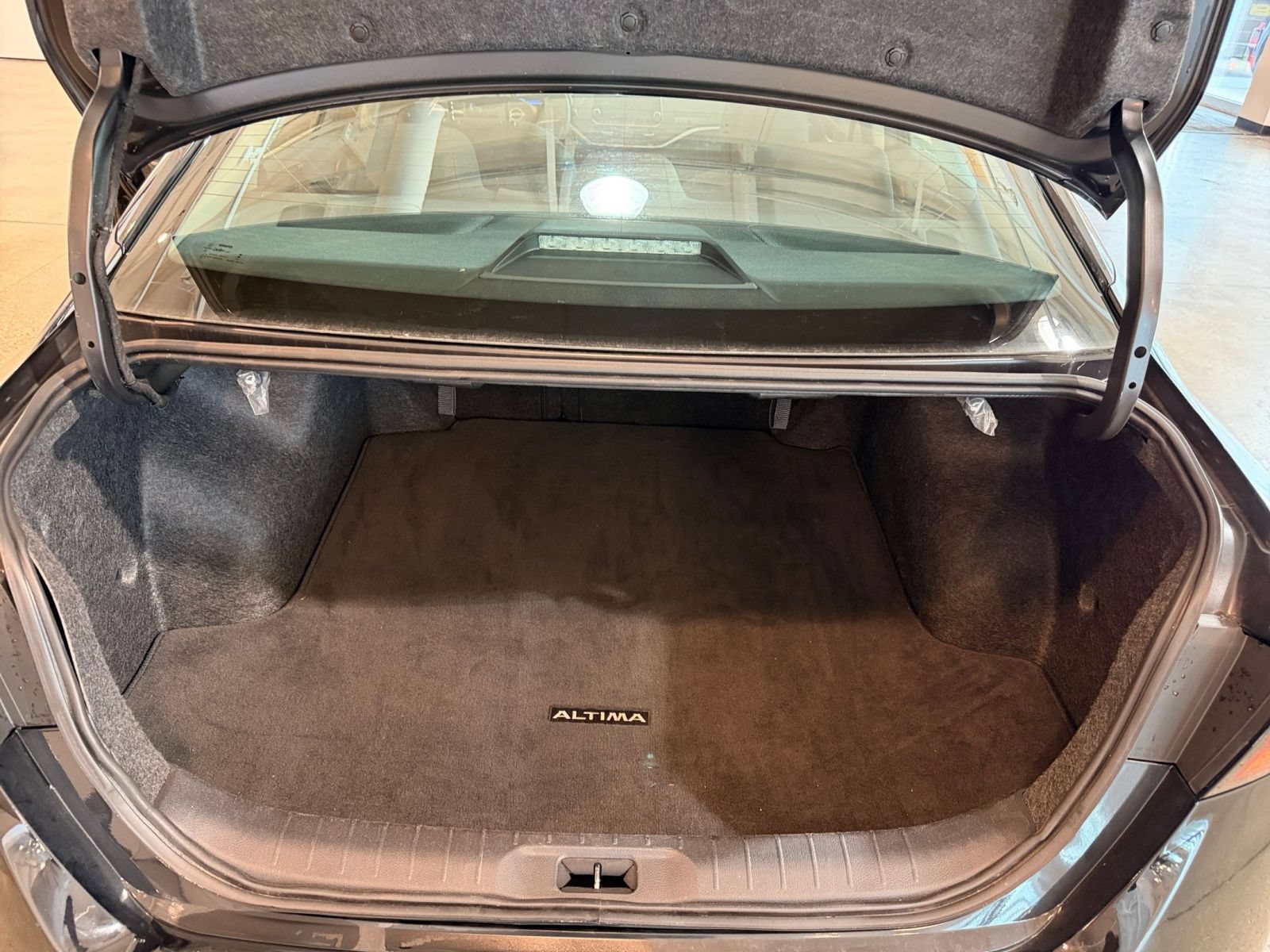 Used 2025 Nissan Altima 2.5 SV FWD image 30