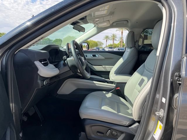 Used 2025 Ford Explorer Active w/ Active Comfort Package RWD image 15