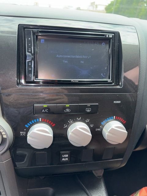 Used 2013 Toyota Tundra 4x4 CrewMax w/ Tow Pkg image 10