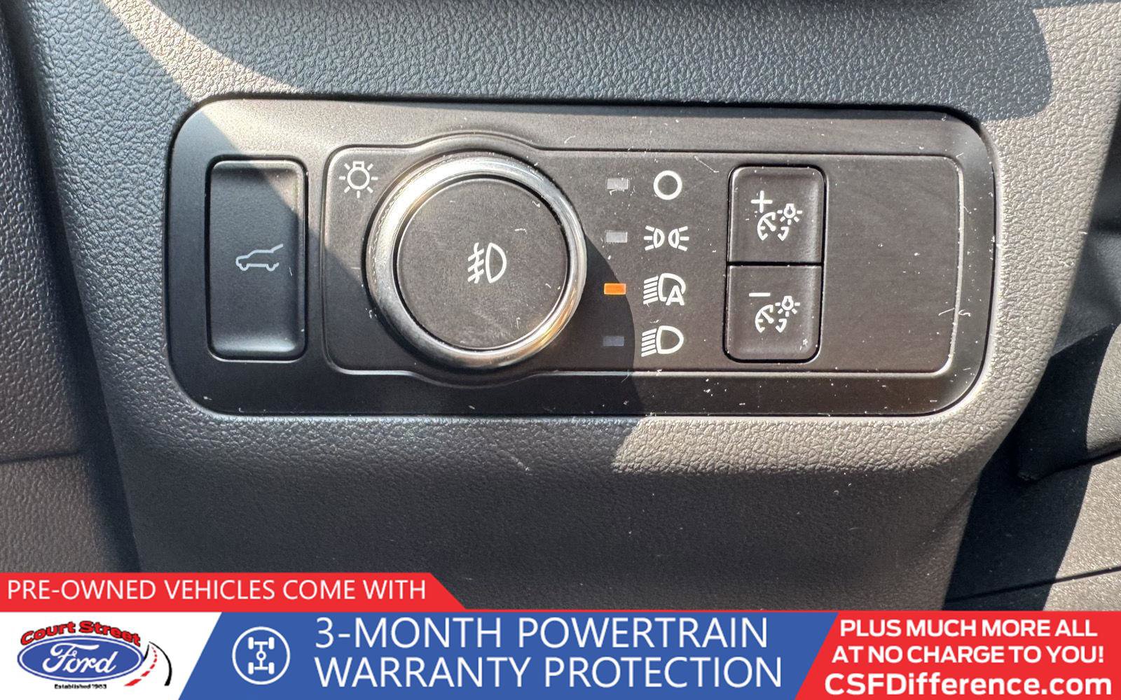 Used 2023 Ford Escape Platinum image 9