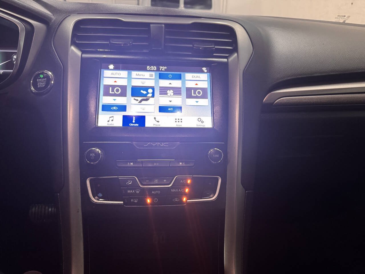 Used 2019 Ford Fusion SE FWD image 19