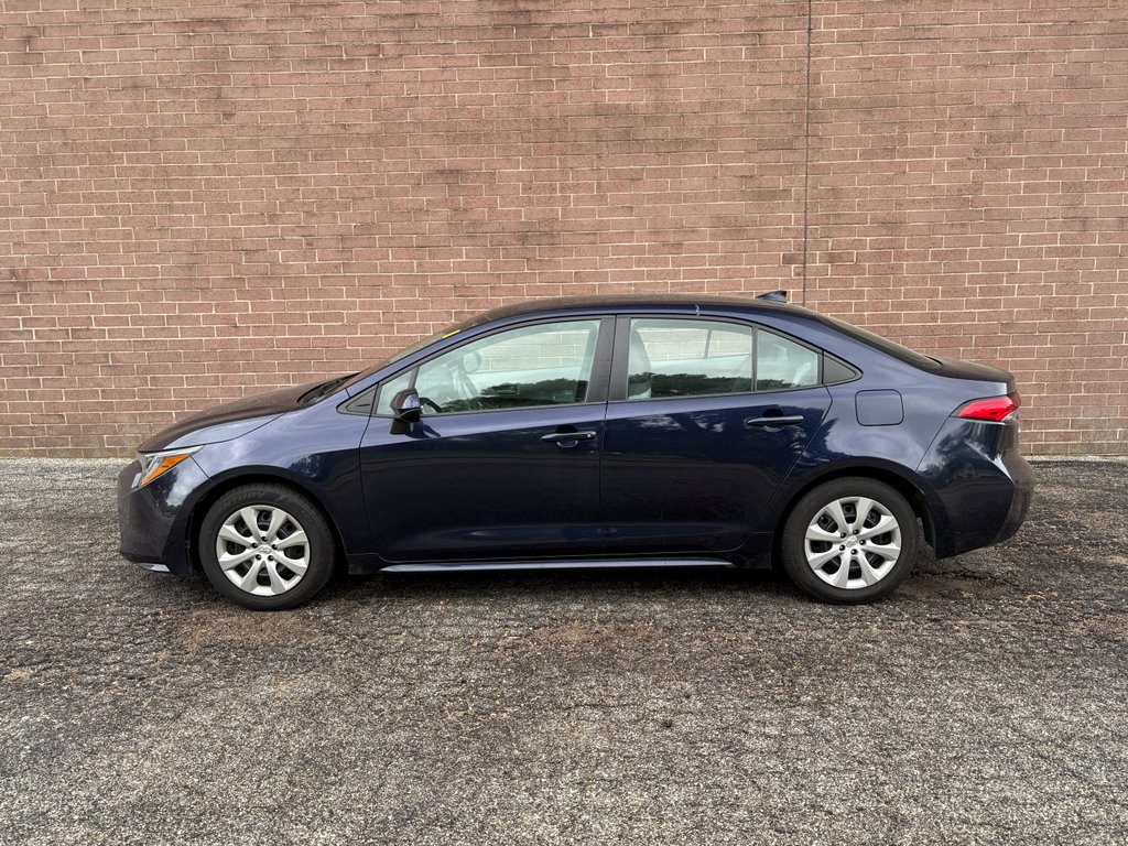Used 2024 Toyota Corolla LE FWD image 2