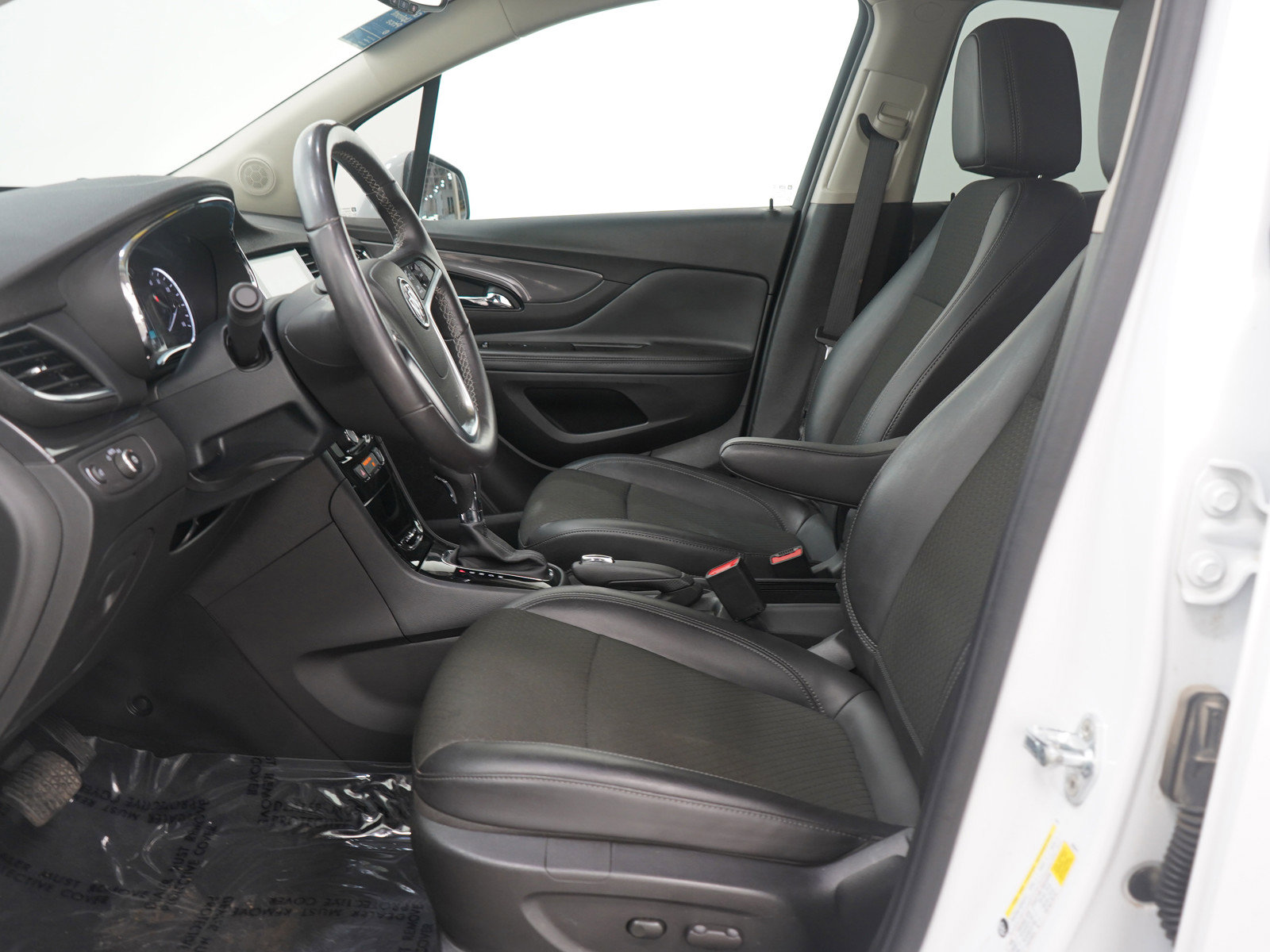 Used 2021 Buick Encore Preferred image 22