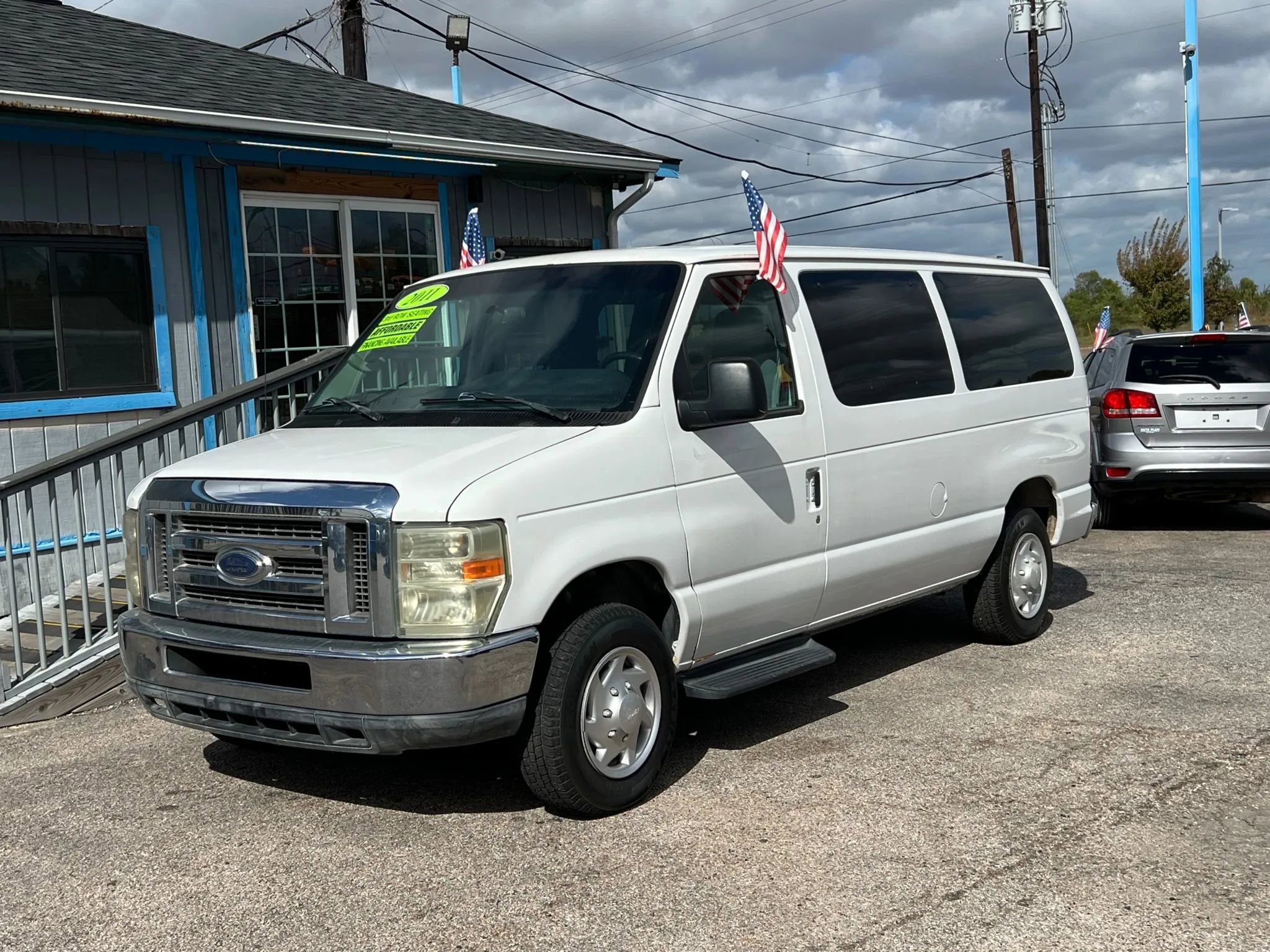 Used 2011 Ford E-150 and Econoline 150 image 2