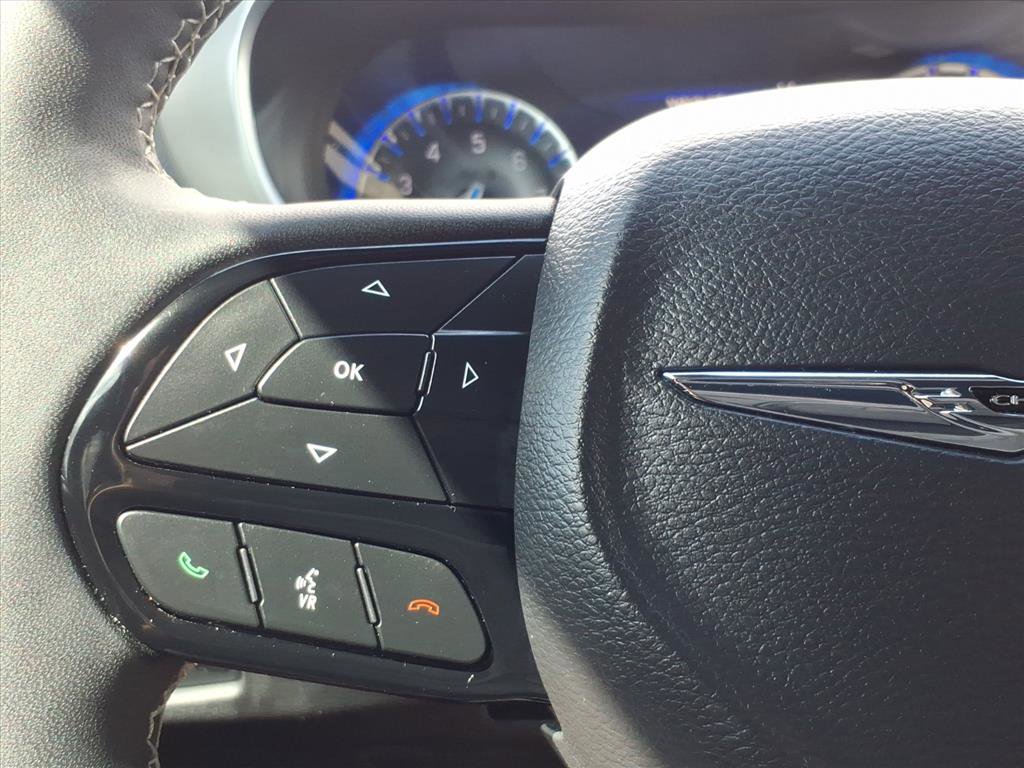Used 2024 Chrysler Pacifica Limited w/ S Appearance Package image 18