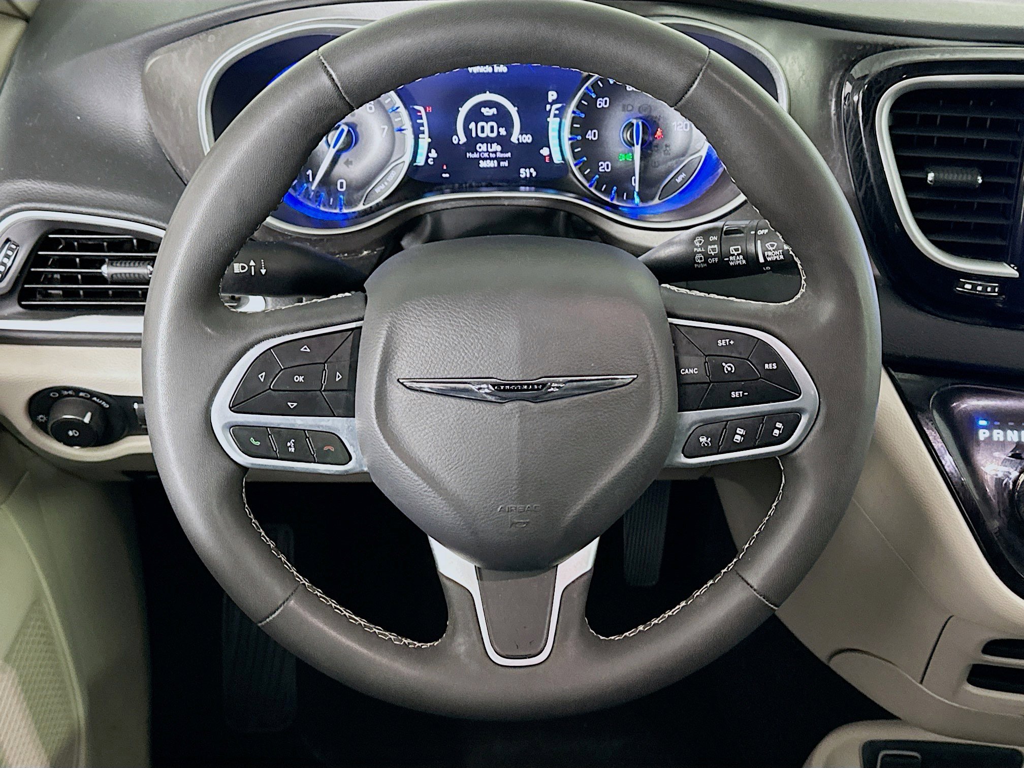 Used 2024 Chrysler Pacifica Touring-L image 18