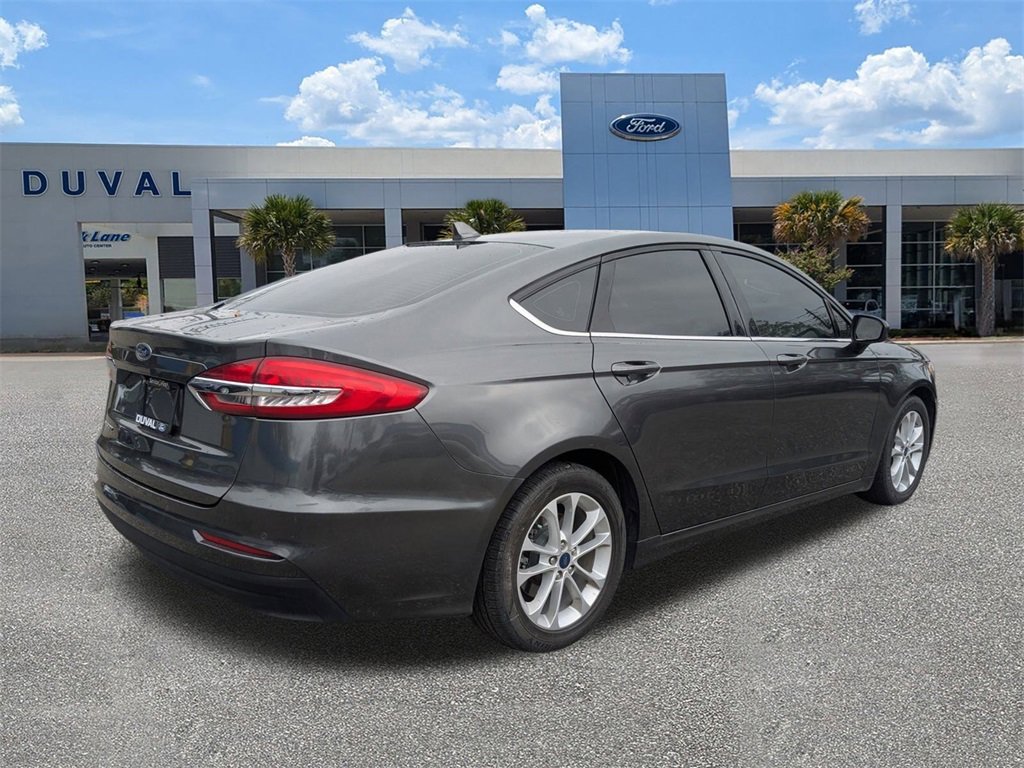 Used 2020 Ford Fusion SE image 4