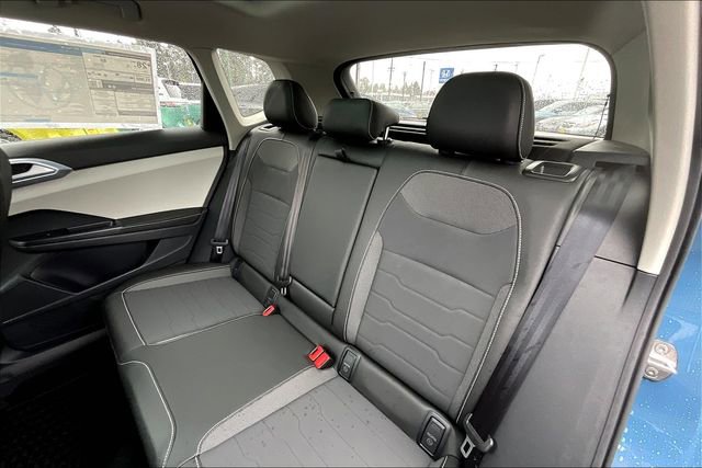 New 2025 Volkswagen Taos SE image 11
