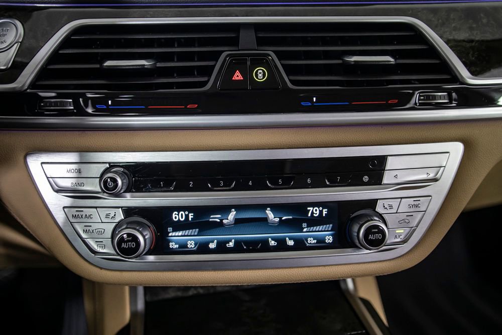 Used 2022 BMW 740i xDrive w/ Premium Package image 33