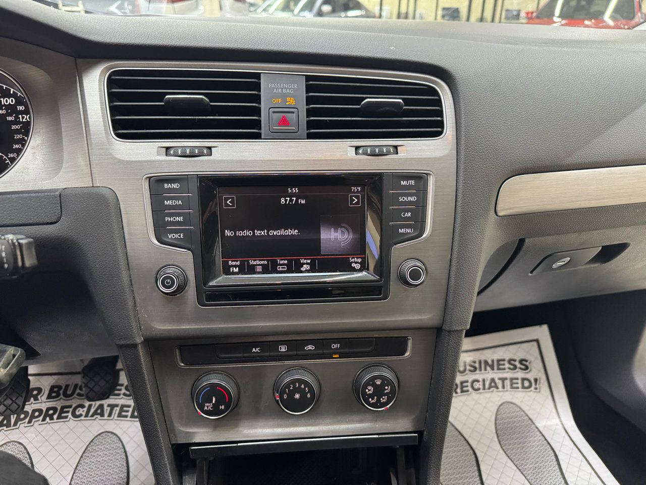 Used 2015 Volkswagen Golf S image 24