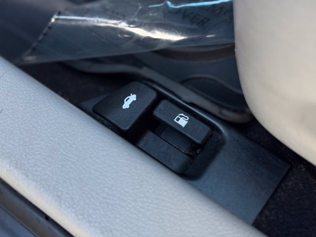 Used 2014 Toyota Camry LE FWD image 31