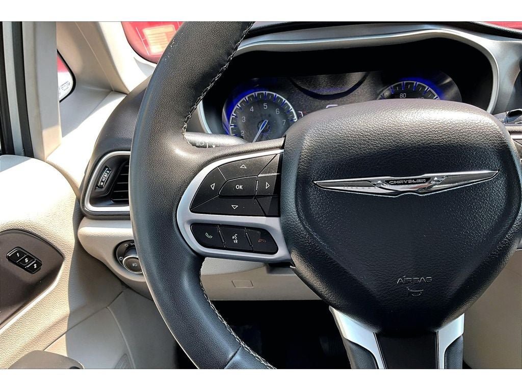 Used 2024 Chrysler Pacifica Touring-L FWD image 20
