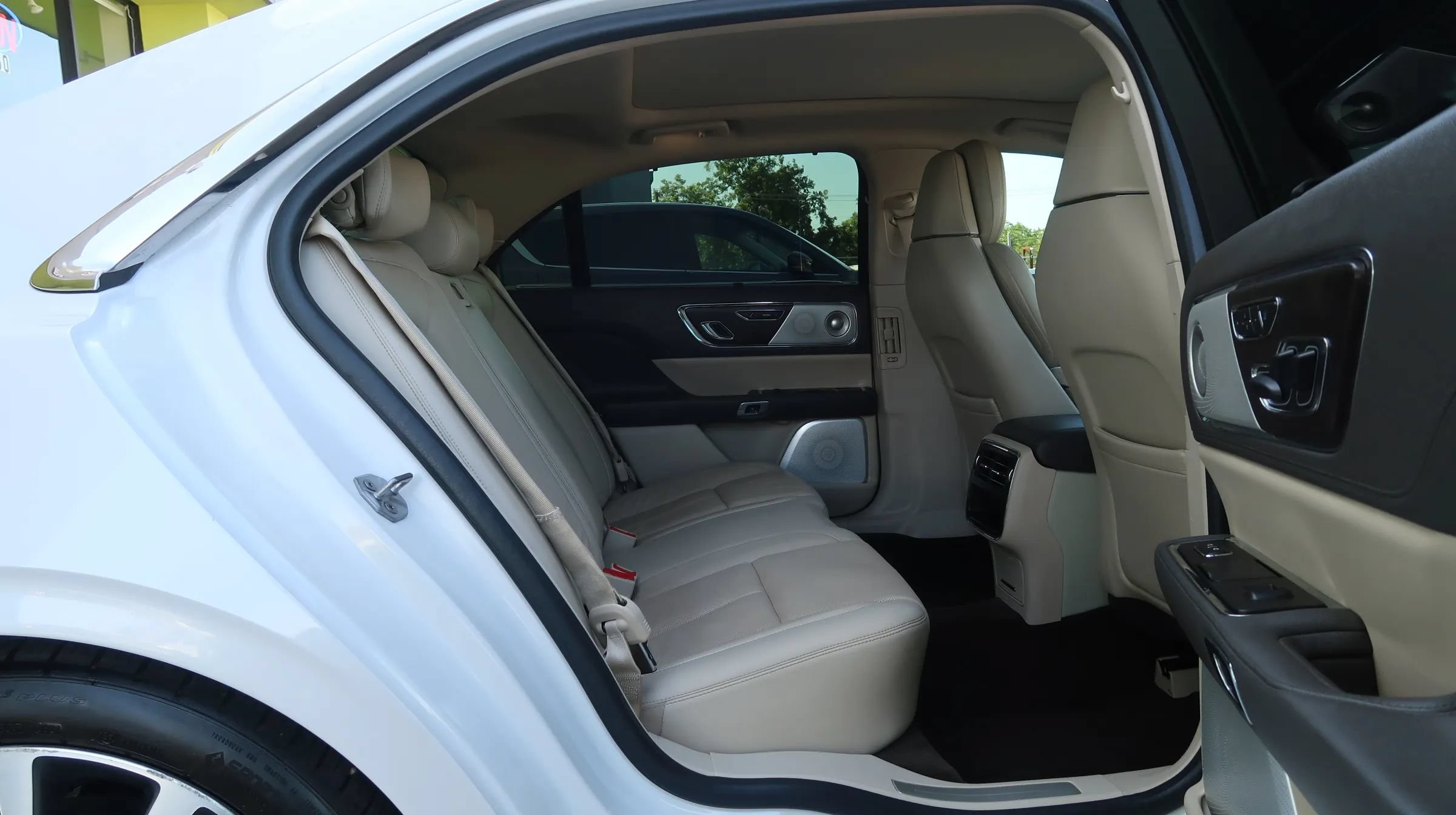 Used 2018 Lincoln Continental Reserve w/ Rear-seat Package FWD image 22