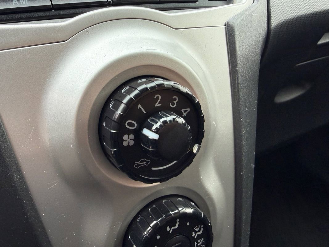 Used 2008 Toyota Yaris S FWD image 33