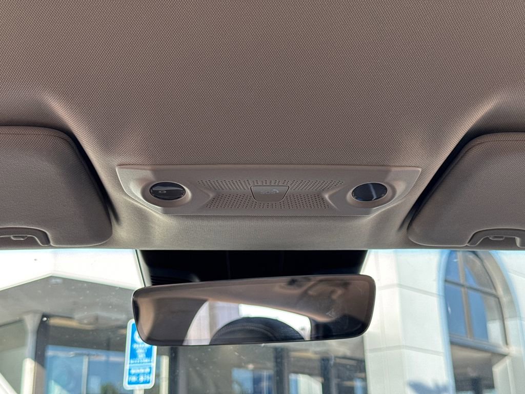 New 2025 VinFast VF 8 Eco AWD/4WD image 22