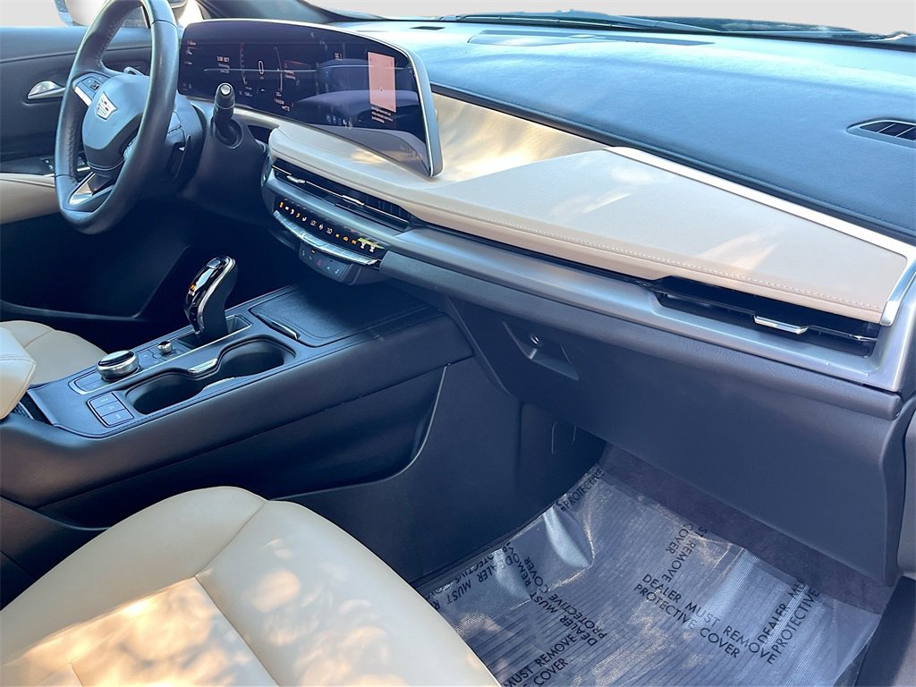 Used 2024 Cadillac XT4 Luxury w/ Cold Weather Package image 30