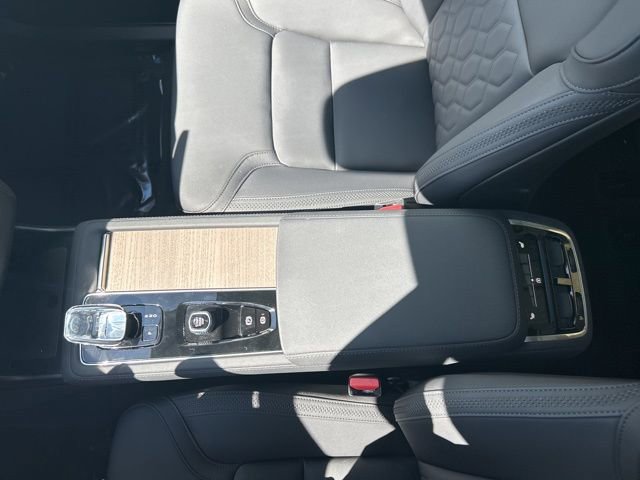 Certified 2025 Volvo XC90 B6 Plus image 22