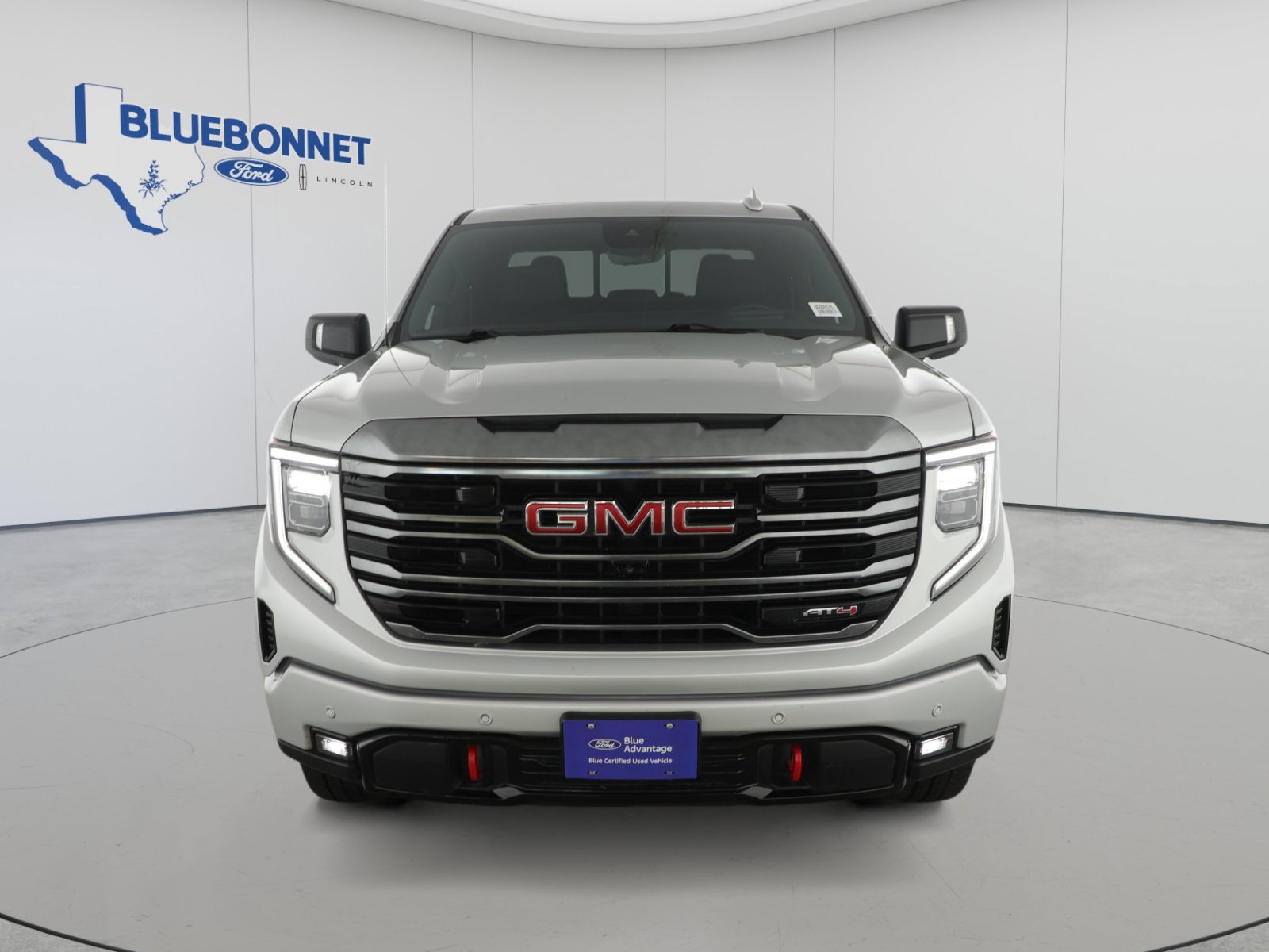 Used 2022 GMC Sierra 1500 AT4 w/ AT4 Premium Package AWD/4WD image 2