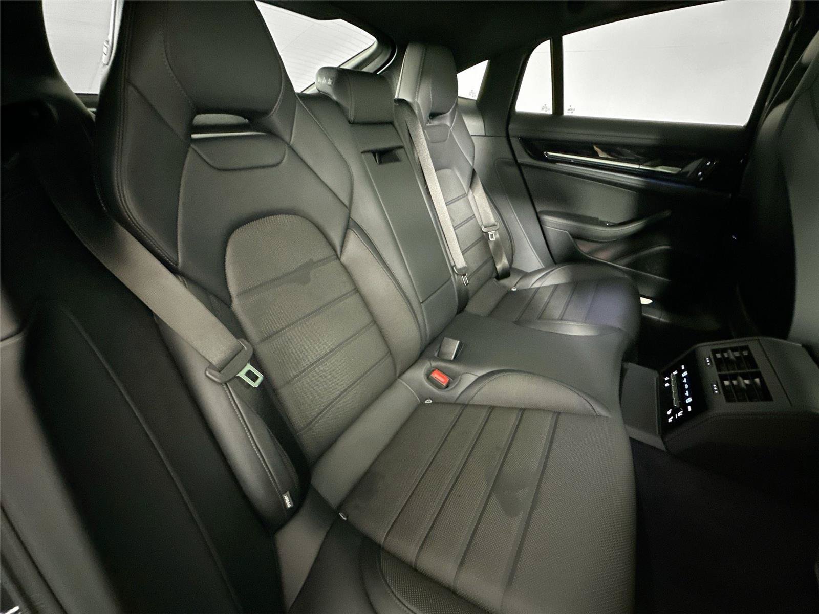 Certified 2024 Porsche Panamera image 27