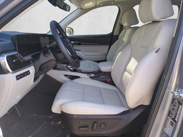 Used 2025 Kia Telluride SX w/ SX Captain's Chair Package image 17