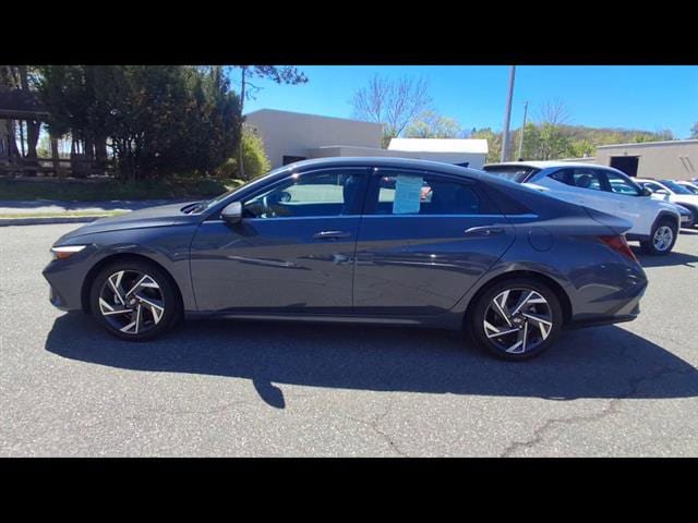 Certified 2024 Hyundai Elantra Limited FWD image 5