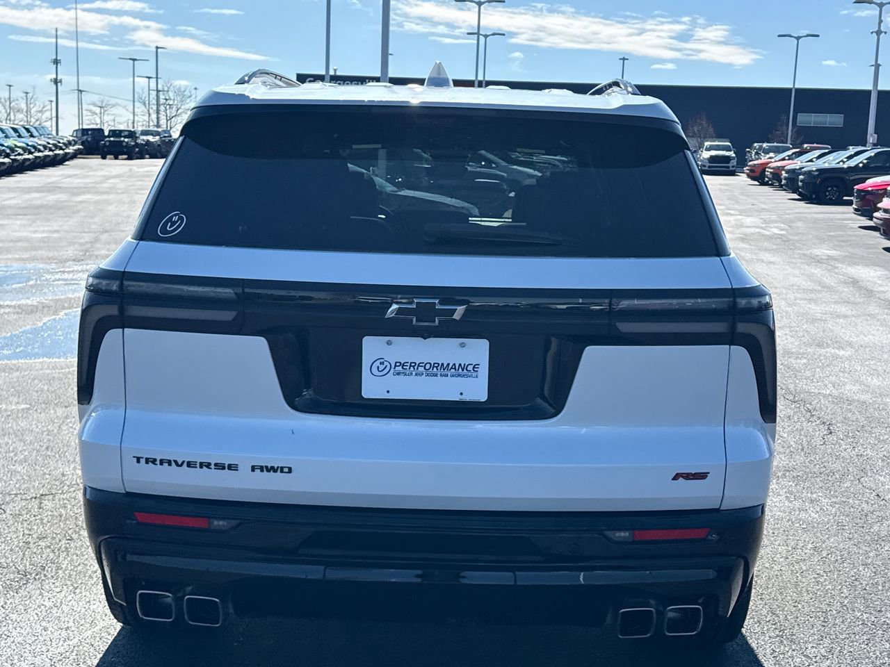 Used 2025 Chevrolet Traverse RS image 4