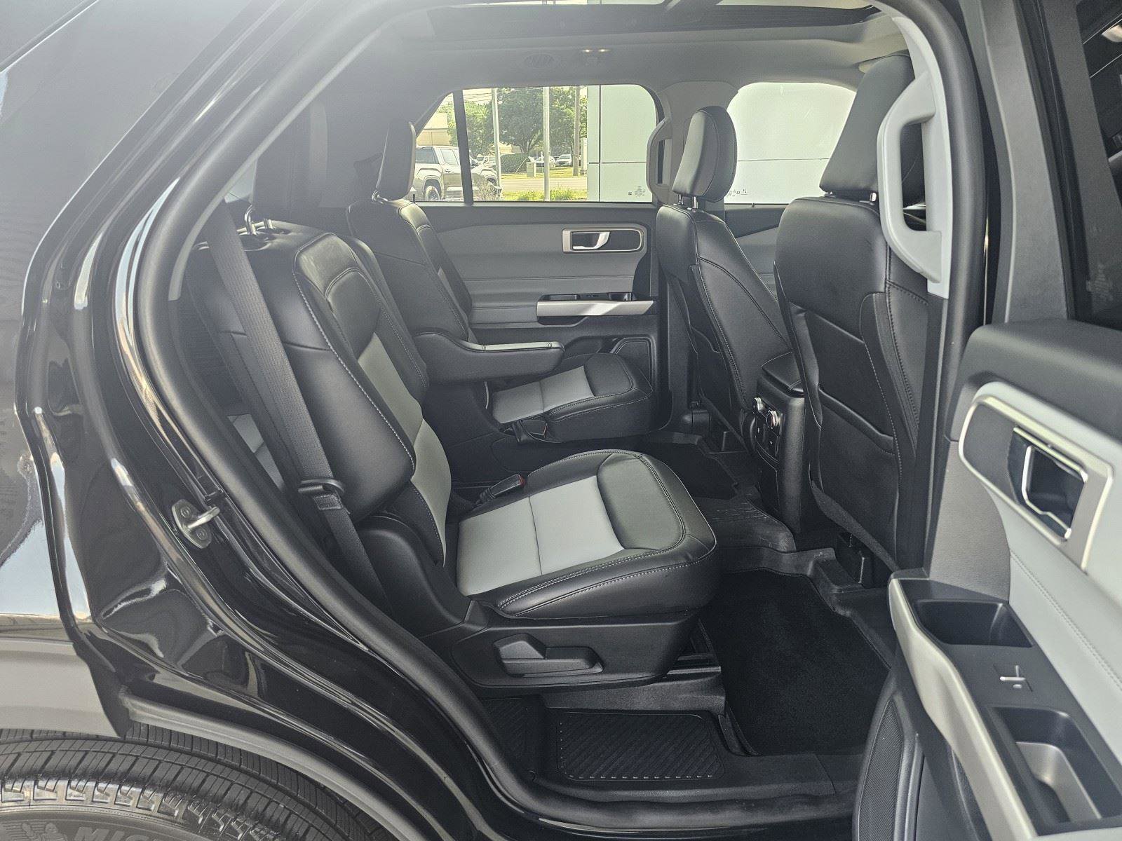 Used 2022 Ford Explorer XLT w/ Equipment Group 202A image 15