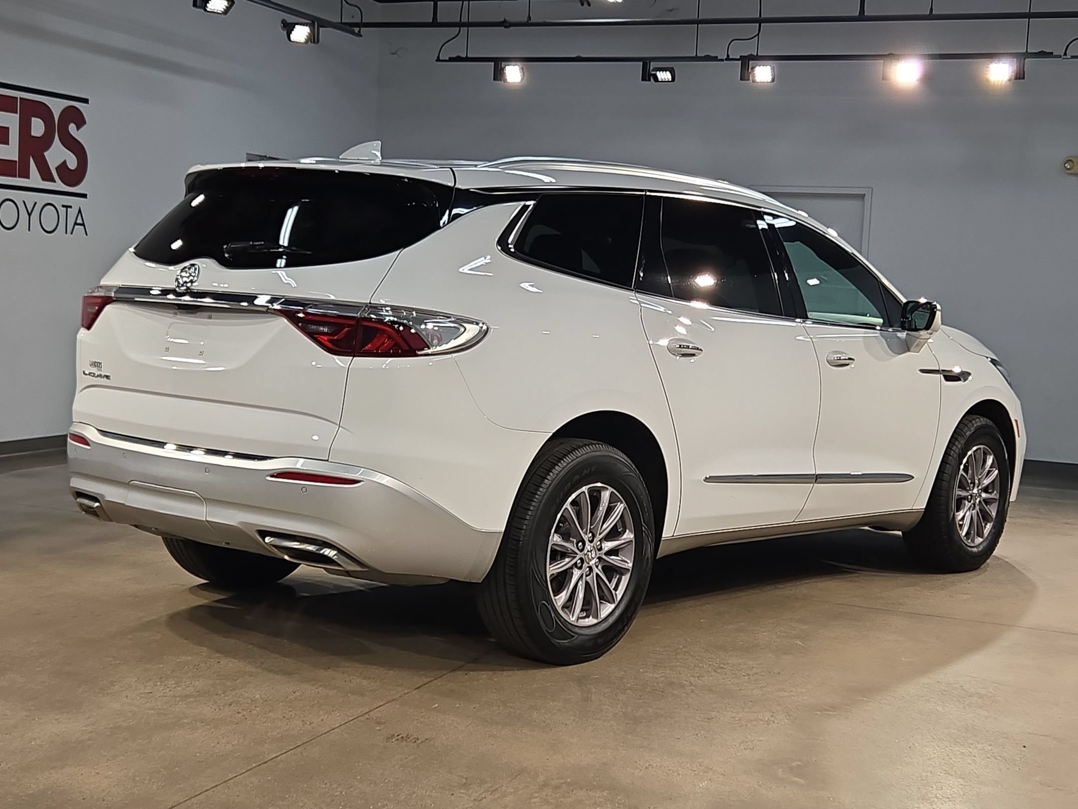 Used 2024 Buick Enclave Premium FWD image 7
