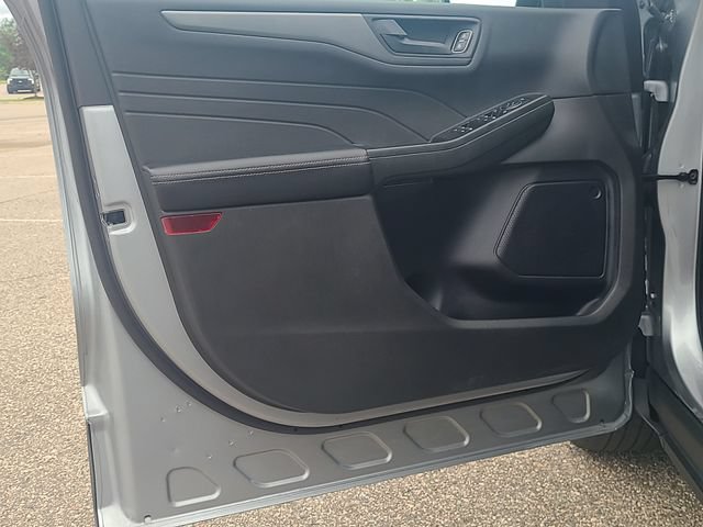 Used 2023 Ford Escape Active w/ Tech Pack #1 AWD/4WD image 11