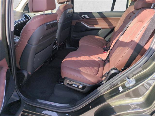 Used 2024 BMW X7 xDrive40i w/ Parking Assistance Package AWD/4WD image 21