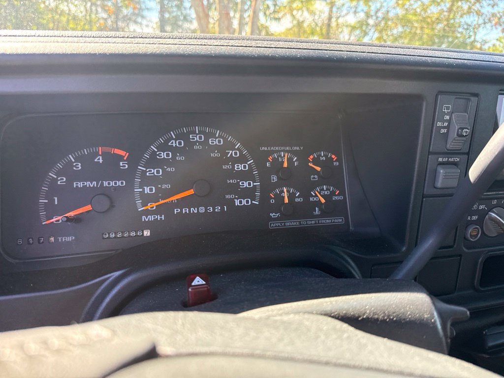 Used 1995 Chevrolet Tahoe 4WD 2-Door image 8
