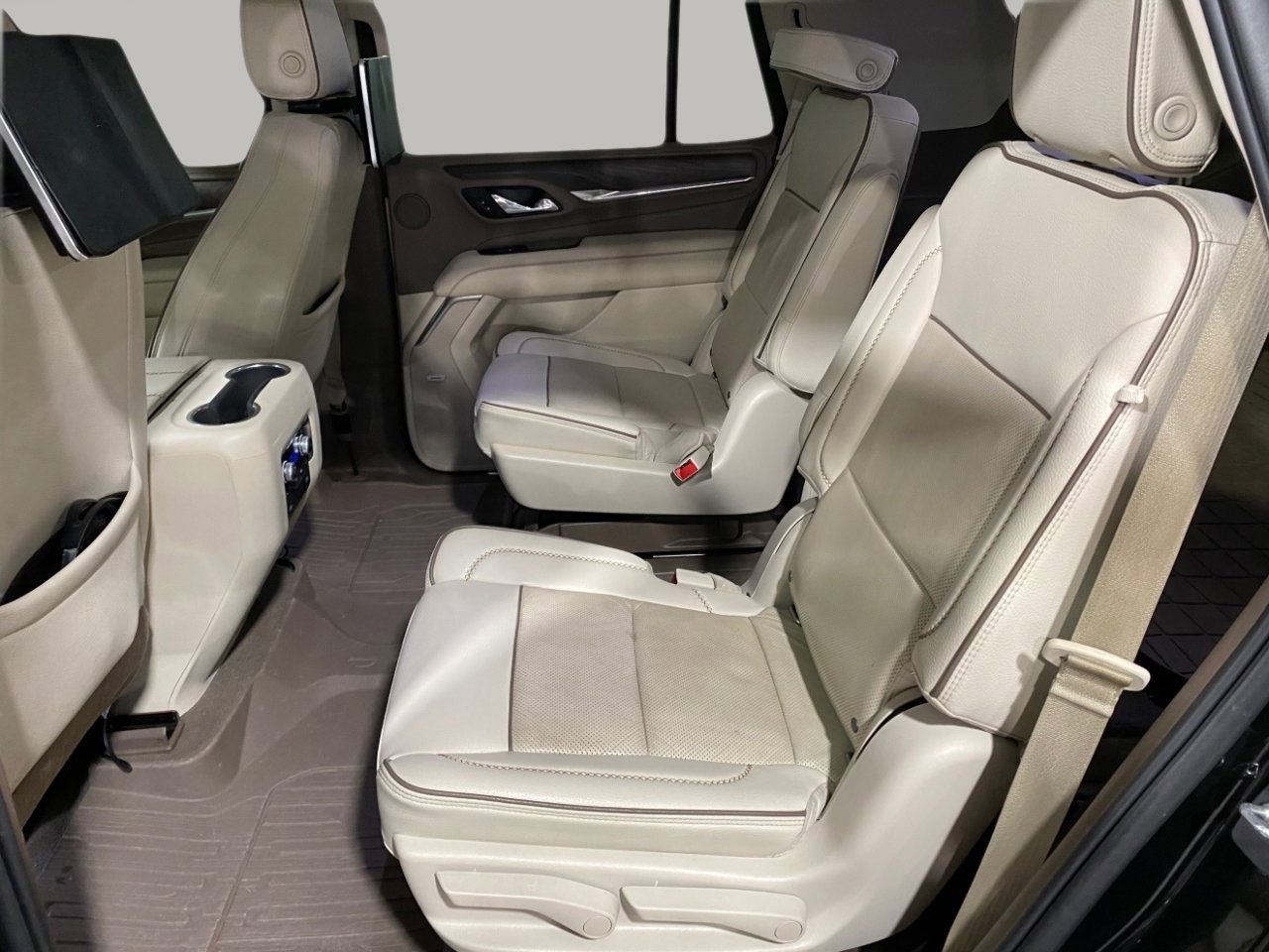 Used 2021 GMC Yukon Denali w/ Denali Premium Package image 9