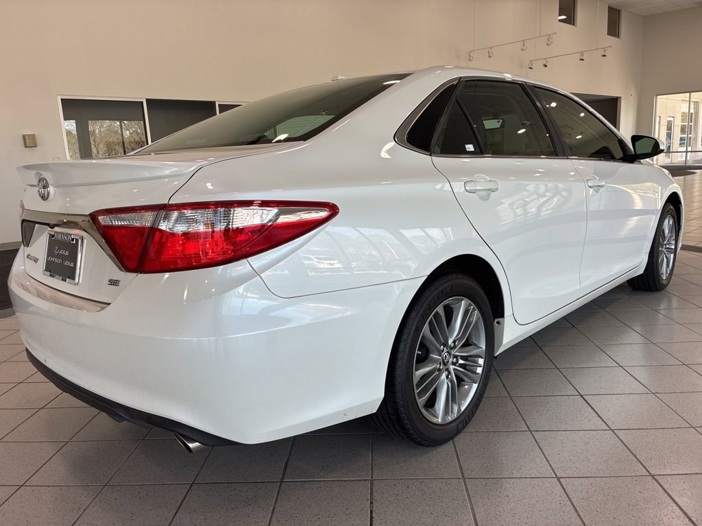 Used 2017 Toyota Camry SE w/ Moonroof Package image 12