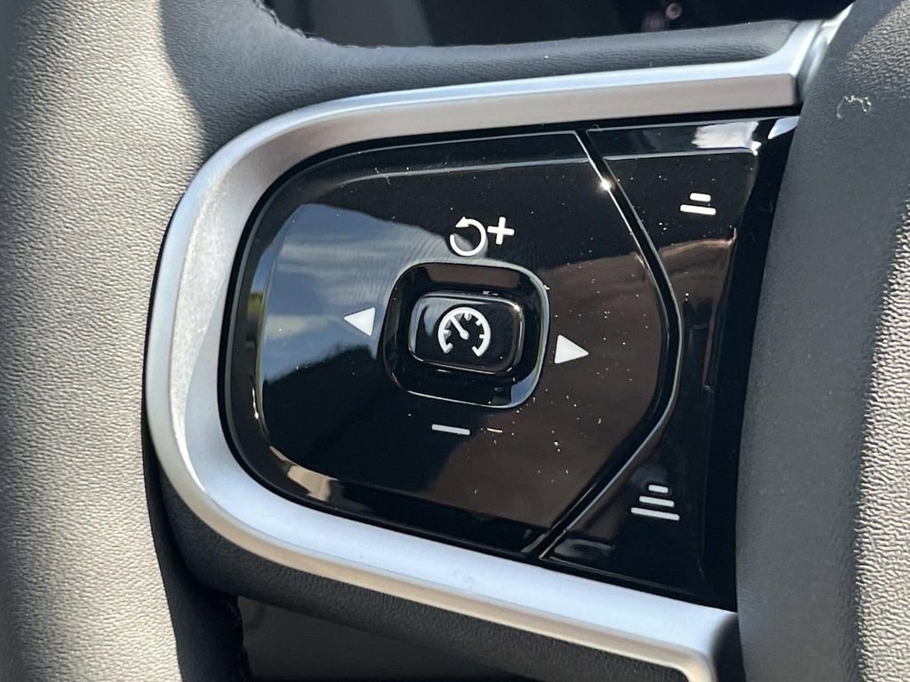 New 2026 Volvo XC60 B5 Plus w/ Protection Package Premier image 29