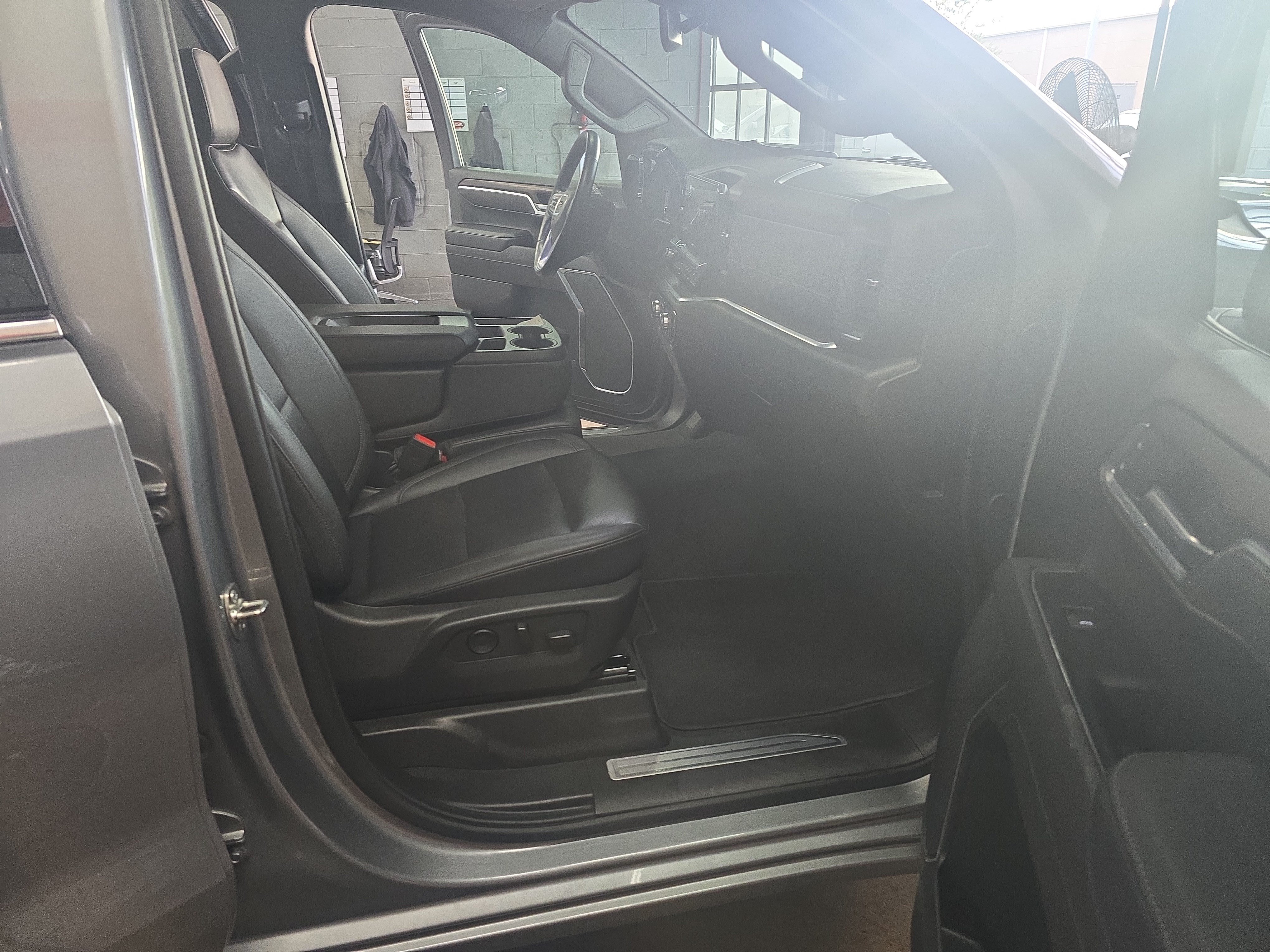 Used 2025 GMC Sierra 1500 SLT AWD/4WD image 10