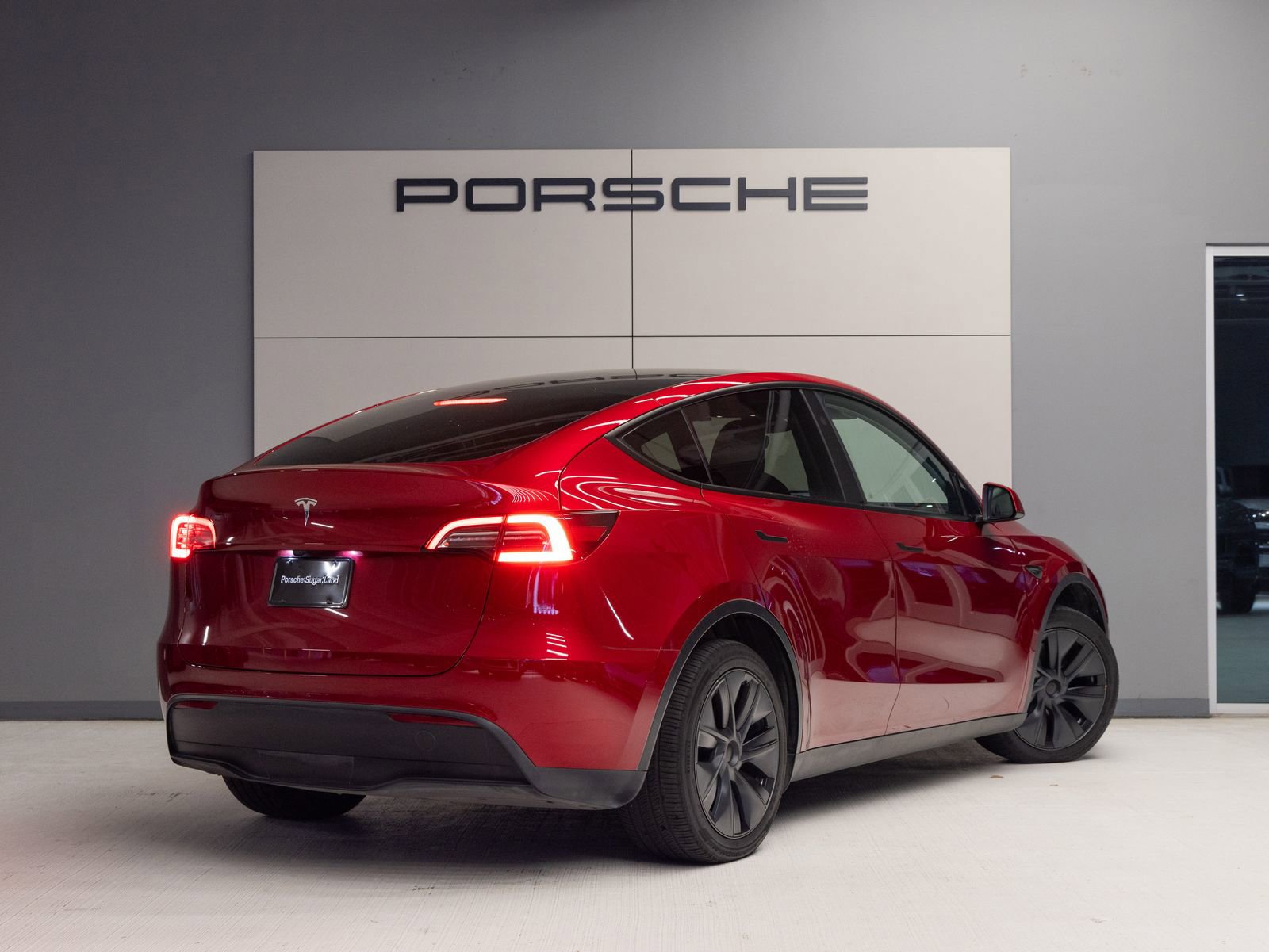 Used 2024 Tesla Model Y 2WD image 7