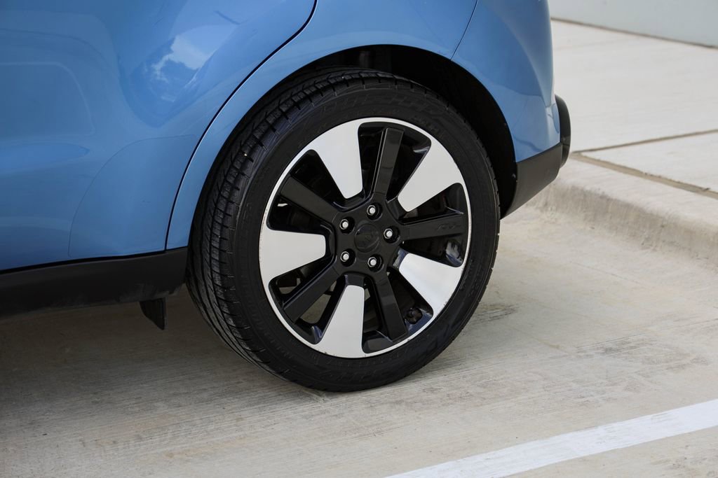 Used 2016 Kia Soul + w/ Designer's Package image 32