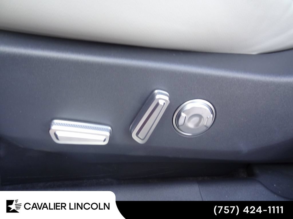 Used 2026 Lincoln Nautilus Premier AWD/4WD image 7