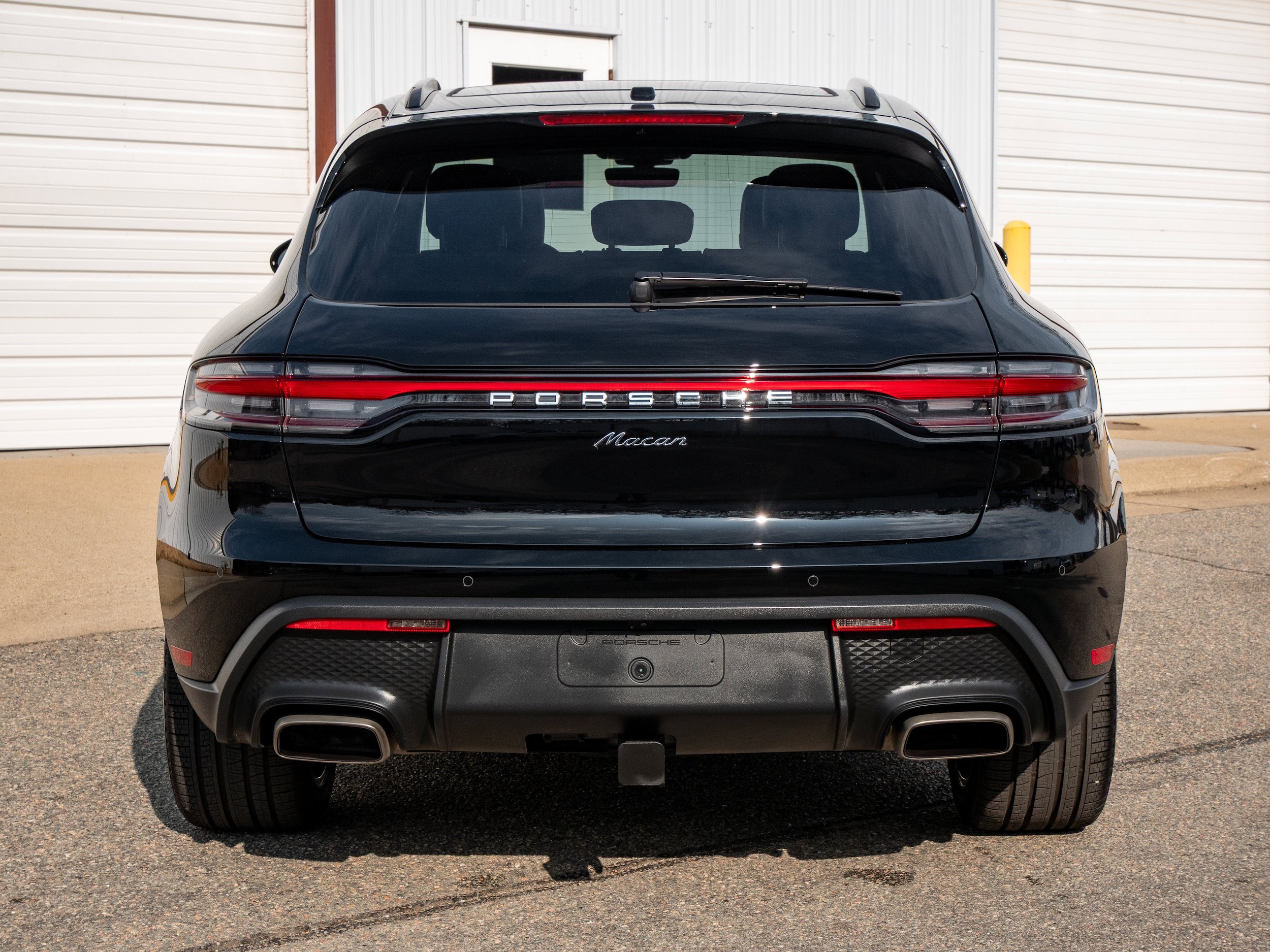 Certified 2025 Porsche Macan AWD/4WD image 6