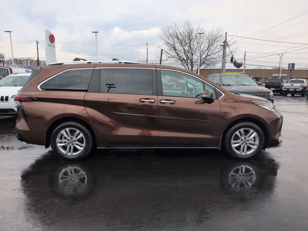 Certified 2024 Toyota Sienna Limited image 6