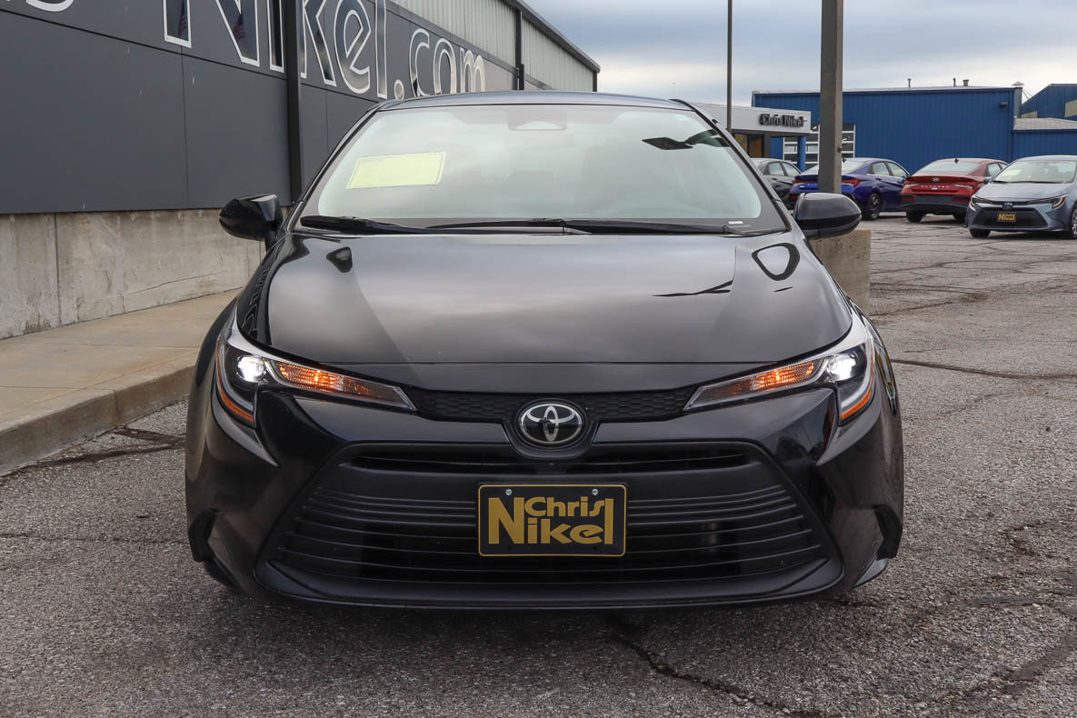 Used 2024 Toyota Corolla LE FWD image 2
