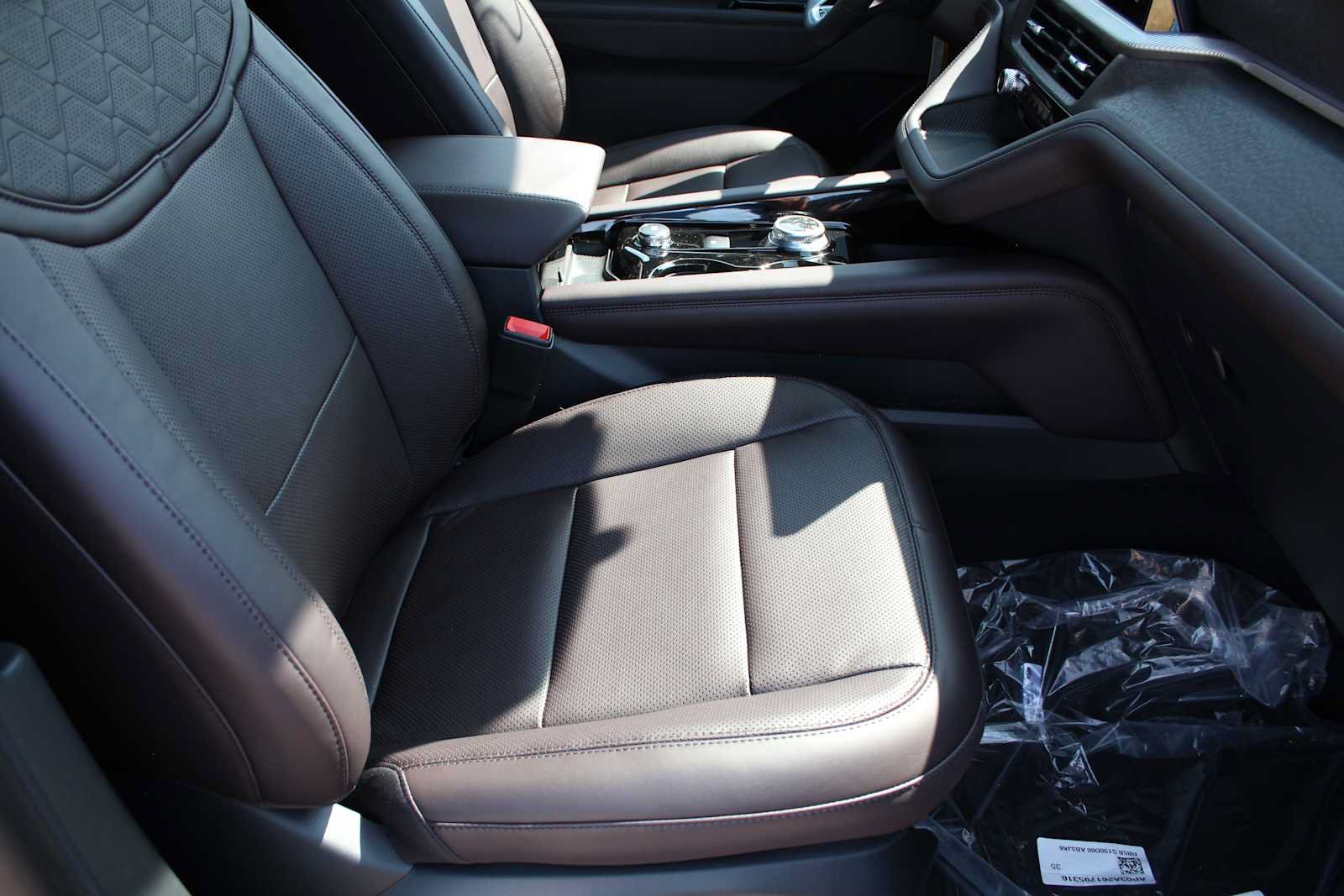 New 2026 Ford Explorer Platinum w/ LUX Leather Package AWD/4WD image 23