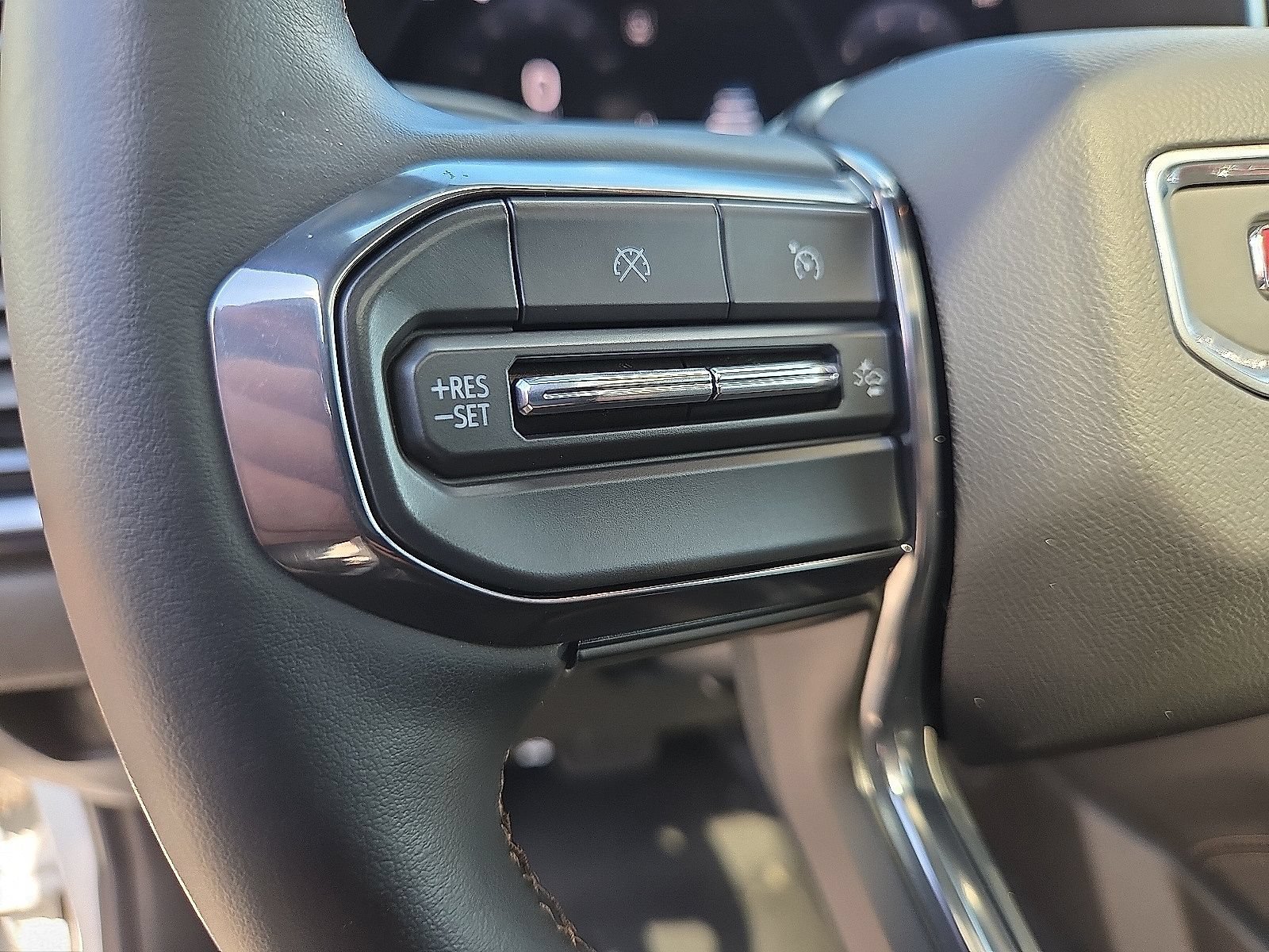 Used 2025 GMC Canyon AT4 w/ Nightfall Edition AWD/4WD image 12